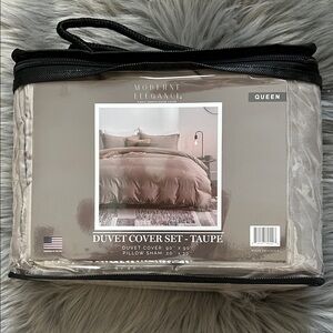 NWT Moderne Elegance Down Alternative Comforter- Taupe/Brown/Grey, Queen Size